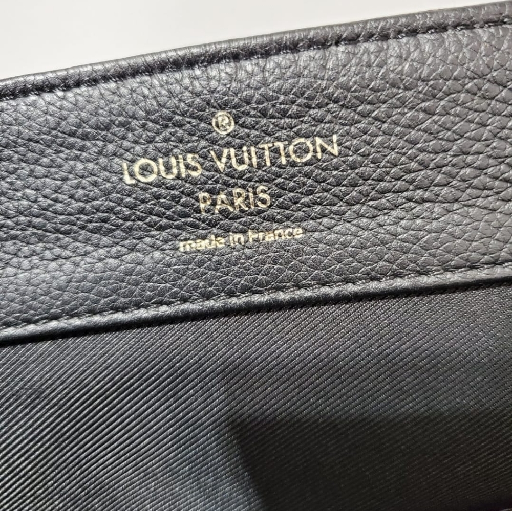 Louis Vuitton Lockme MM - Picture 13 of 16
